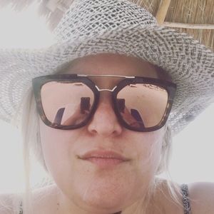 Meet your Posher, Becky